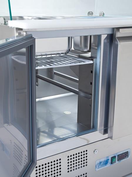 Bild 2: KBS Saladette 908 mit Glasaufbau