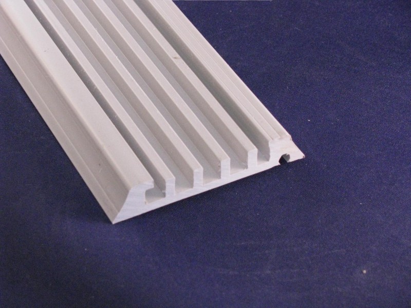 Bild 1: Viessmann Türrahmenheizungsklemmprofil, Für Lichte Weite 600 mm